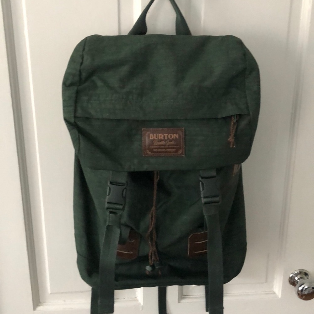 BURTON BACKPACK EUC